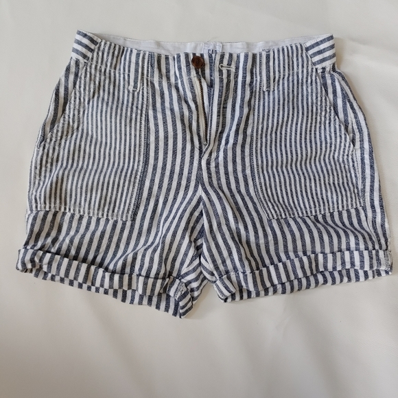 GAP Linen Blend girlfriend Chino shorts - Picture 2 of 10